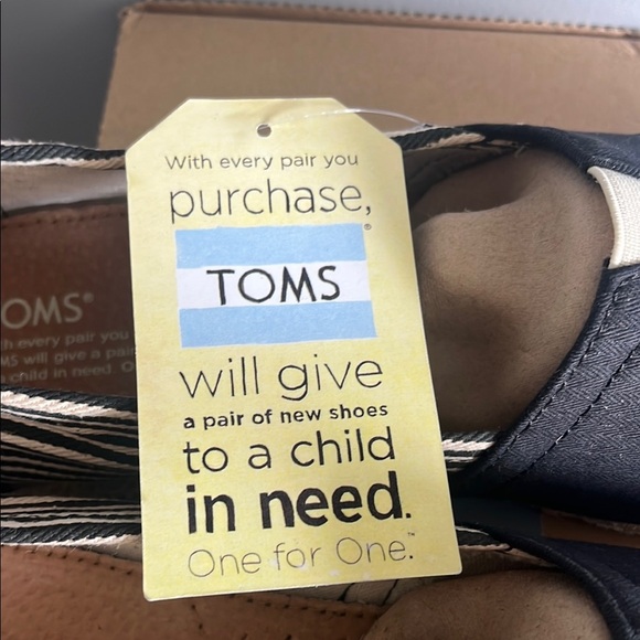 TOMS Classic Black Slip-On Shoes 10.5 - Picture 3 of 7